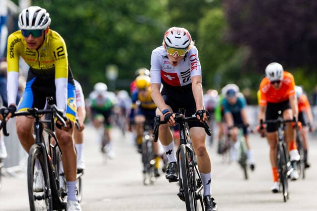 15.05.2026, GER, Rennrad, Maenner Frauen Junioren, Saison 2025, 26.TMP Jugentour Kleine Friedensfahrt, 1.Etappe Rundstreckenrennen Residenzstadt Gotha An 3 Wettkampftagen vom 15.05-17.05.2026 gingen knapp 350 Athleten aus 7 Ländern in den Kategorien Jedermann, Anfaenger, U15m, U17w und U17m bei der 25. Auflage der TMP Jugentour Kleine Friedensfahrt 2025 an den Start. Neben dem Einzelzeitfahren sind 3 weitere Etappen im Gothaer Landkreis zu absolvieren, organisiert vom RSC Waltershausen-Gotha e.V.. Etappe 1 erfolgte als Rundstrecke in Gotha wobei die U15m 16,8km, die U17w 25,2km und die U17m 31,5km absolvieren mussten 99867 Gotha Schloss Friedenstein Historisc Thüringen Deutschland