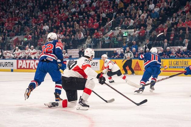 ZURICH, ZURICH - MAY 15: Isaac Howard of USA battles with Roman Josi and Christoph Bertschy of Switzerland and Oliver Moore of USA during the 2026 IIHF World Championship, WM, Weltmeisterschaft Group A match between Switzerland and USA at Swiss Life Arena on May 15, 2026 in Zurich, Zurich, Switzerland. Copyright: xLivioxBaeriswylx xSPPx Sportspressphoto_SPR147404