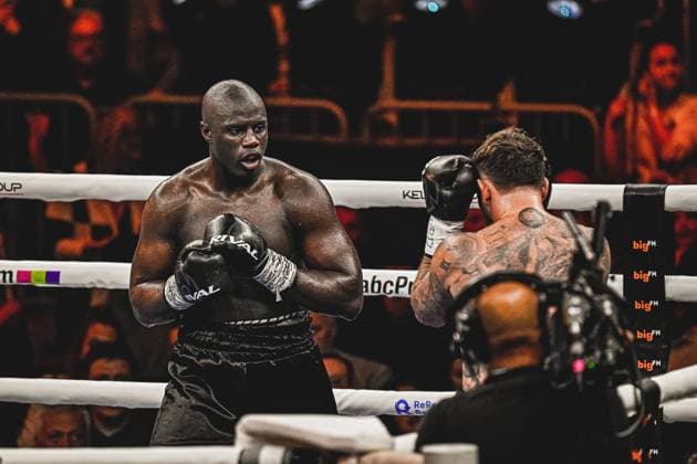Peter Kadiru (129; VIP) konzentriert im Ring während des Kampfes in der SAP Arena Ringside, 15.05.2026, Mannheim, SAP Arena