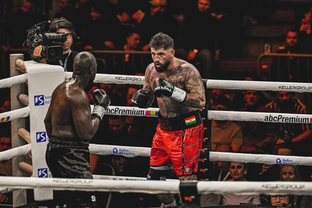 120; Unbekannt im intensiven Kampf in der SAP Arena Ringside, 15.05.2026, Mannheim, SAP Arena