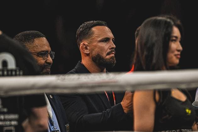 Florian Winter (157; VIP) beobachtet konzentriert das Geschehen in der SAP Arena Ringside, 15.05.2026, Mannheim, SAP Arena