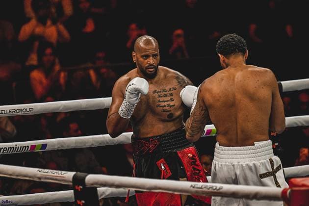 Intensiver Boxkampf beim Ringside Event am 15.05.2026 in der SAP Arena Mannheim. Nick Webb (Ringside Zone - Night of the Heavyweights) liefert sich einen dynamischen Schlagabtausch mit seinem Gegner im Ring. Beide Boxer zeigen aggressive Offensivtaktik in dieser Schwergewichts-Begegnung. Ringside, 15.05.2026, Mannheim, SAP Arena
