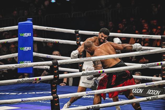 Packender Schlagabtausch im Ring mit Emanuel Odiase (903; VIP) bei der Ringside Zone in der SAP Arena Ringside, 15.05.2026, Mannheim, SAP Arena
