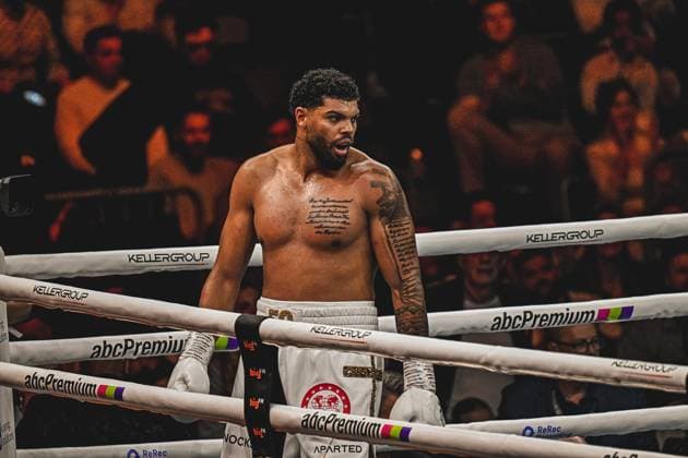 Emanuel Odiase (903; VIP) konzentriert im Ring der SAP Arena während des Kampfes Ringside, 15.05.2026, Mannheim, SAP Arena