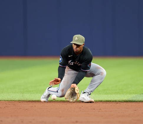 May 15, 2026, U.S.: Miami Marlins second baseman XAVIER EDWARDS (9) fields a ground ball against the Miami Marlins. The Tampa Bay Rays hosted the Miami Marlins at Tropicana Field in St. Petersburg, FL. MLB, Baseball Herren, USA 2026: Miami Marlins 2:7 Tampa Bay Rays  - ZUMAm299 20260515_znp_m299_028 Copyright: xTaylorxMcFeex