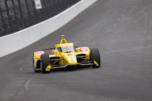 May 15, 2026, Speedway, Indiana, USA: ALEX PALOU, driver of the No. 10 Honda for Chip Ganassi Racing, drives into Turn 1 during Fast Friday of the 110th Indianapolis 500 at Indianapolis Motor Speedway. Speedway USA - ZUMAw173 20260515_zsp_w173_016 Copyright: xLukexWelshx