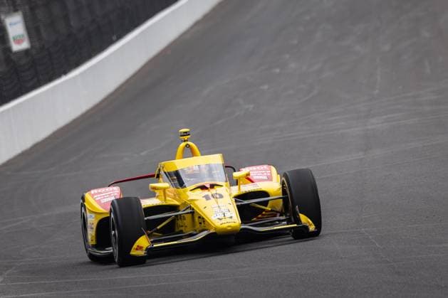 May 15, 2026, Speedway, Indiana, USA: ALEX PALOU, driver of the No. 10 Honda for Chip Ganassi Racing, drives into Turn 1 during Fast Friday of the 110th Indianapolis 500 at Indianapolis Motor Speedway. IndyCar, Indy Car, IRL, USA 2026: Indy 500 Fast Friday Practice  - ZUMAw173 20260515_zsp_w173_017 Copyright: xLukexWelshx