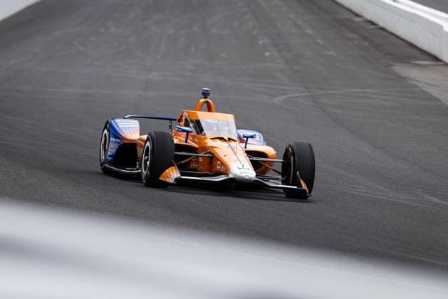 May 15, 2026, Speedway, Indiana, USA: SCOTT DIXON, driver of the No. 9 Honda for Chip Ganassi Racing, drives into Turn 1 during Fast Friday of the 110th Indianapolis 500 at Indianapolis Motor Speedway. Speedway USA - ZUMAw173 20260515_zsp_w173_028 Copyright: xLukexWelshx