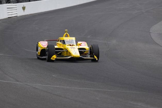 May 15, 2026, Speedway, Indiana, USA: ALEX PALOU, driver of the No. 10 Honda for Chip Ganassi Racing, drives into Turn 1 during Fast Friday of the 110th Indianapolis 500 at Indianapolis Motor Speedway. IndyCar, Indy Car, IRL, USA 2026: Indy 500 Fast Friday Practice  - ZUMAw173 20260515_zsp_w173_045 Copyright: xLukexWelshx