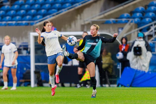 May 15, 2026, Seattle, Washington, USA: NY Gotham FC Midfielder JAELIN HOWELL ( 7) and Seattle Reign FC Forward HOLLY WARD (12) in action during a NWSL 2026 regular season game between Seattle Reign FC and NY Gotham FC at Lumen Field in Seattle on May 15, 2026. Gotham FC won 2:0. Seattle USA - ZUMAw150 20260515_zsp_w150_010 Copyright: xJasonxWangx