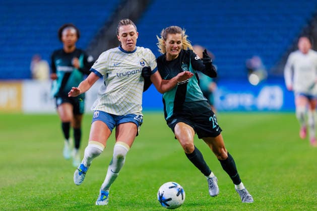 May 15, 2026, Seattle, Washington, USA: Seattle Reign FC Defender EMILY MASON (14) and NY Gotham FC Forward KATIE LAMPSON ( 28) in action during a NWSL 2026 regular season game between Seattle Reign FC and NY Gotham FC at Lumen Field in Seattle on May 15, 2026. Gotham FC won 2:0. Seattle USA - ZUMAw150 20260515_zsp_w150_015 Copyright: xJasonxWangx