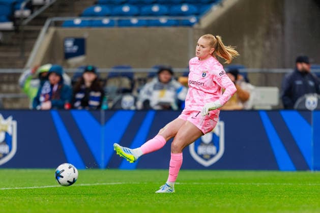 May 15, 2026, Seattle, Washington, USA: Seattle Reign FC Goalkeeper CLAUDIA DICKEY (1) in action during a NWSL 2026 regular season game between Seattle Reign FC and NY Gotham FC at Lumen Field in Seattle on May 15, 2026. Gotham FC won 2:0. Seattle USA - ZUMAw150 20260515_zsp_w150_016 Copyright: xJasonxWangx