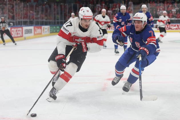 WM 2026 USA - SUI Ken Jaeger gegen Ryan Ufko 15.05.2026 Swiss Life Arena Zuerich , SCHWEIZ, Herren IIHF Eishockey World Championship, WM, Weltmeisterschaft Zurich 2026 Gruppe USA - Schweiz Ken Jaeger (li,Schweiz) gegen Ryan Ufko (USA)