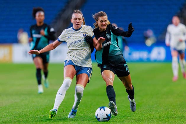 May 15, 2026, Seattle, Washington, USA: Seattle Reign FC Defender EMILY MASON (14) and NY Gotham FC Forward KATIE LAMPSON ( 28) in action during a NWSL 2026 regular season game between Seattle Reign FC and NY Gotham FC at Lumen Field in Seattle on May 15, 2026. Gotham FC won 2:0. 2026 Soccer: NWSL Seattle Reign 0:2 NY Gotham  - ZUMAw150 20260515_zsp_w150_032 Copyright: xJasonxWangx