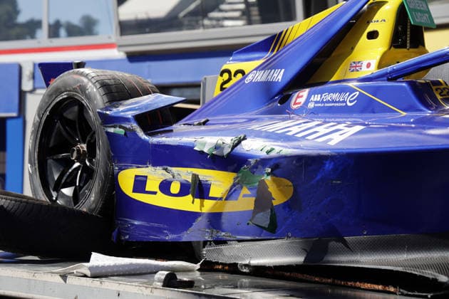 Nach UNfall beschädigter Lola- Yamaha 22 von Zan Maloney auf dem Abschleppwagen vor der Box, FIA Formel E Weltmeisterschaft Saison 12, Monaco E- Prix, MonteCarlo, MC, 16.05.2026,