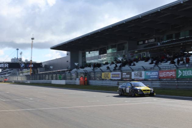 Nürburg, Deutschland 14.-17. Mai 2026: ADAC Ravenol 24h Rennen Nürburgring - 2026 - Samstag Pitlane Boxengasse TWL Qualifying 2 Tourenwagen Legenden Im Bild: 16 Zuck Sascha - Opel Astra V8 Coupe - (Sascha Zuck) Ralf Schall Nürburgring Rheinland Pfalz Copyright: xFotostandx xFabianxWernerx