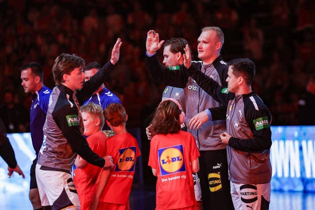 15.05.2026, xIAJx, Handball, Länderspiel, Testspiel, Dänemark - Deutschland, Royal Arena Kopenhagen: Nils Lichtlein (Deutschland 3) Johannes Golla (Deutschland 4) David Späth (Deutschland 1) Tim Freihöfer (Deutschland 2) während der Einlaufzeremonie Dänemark