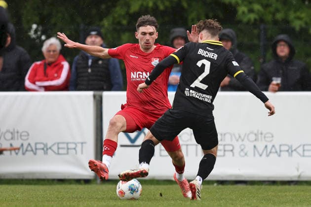 16.05.2026, Herren, Fussball, Saison 2025 2026, Regionalliga Bayern, 34. Spieltag: TSV Aubstadt - SpVgg Bayreuth Pascal Moll ( 20, TSV Aubstadt) und Leon Bucher ( 2, SpVgg Bayreuth) Sulzfeld Schulstadion Aubstadt (NGN Arena) Bayern Deutschland