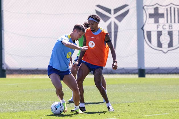 May 16, 2026, Sant Joan Despi, Barcelona, SPAIN: Dani Olmo and Raphinha during the training day of FC Barcelona, Barca ahead the Spanish League, Laliga EA Sports, football match against Real Betis at Ciudad Esportiva Joan Gamper on May 16, 2026 in Sant Joan Despi, Barcelona, Spain. FC Barcelona Training And press conference, PK, Pressekonferenz - LaLiga EA Sports - ZUMAa181 20260516_zaa_a181_106 Copyright: xJavierxBorregox