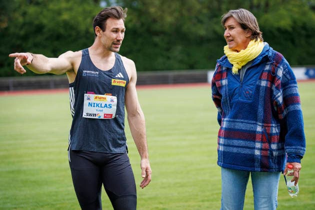 Lotto Deichmeeting; Neuwied, 16.05.2026 Niklas Kaul (USC Mainz) mit seiner Mutter; Lotto Deichmeeting am 16.05.2026 im Rhein-Wied Stadion, Neuwied (Rheinland-Pfalz). Copyright: xBEAUTIFULxSPORTS B.Hoffmannx