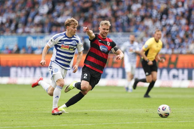 16.05.2026, GER, Fussball, Herren, 3. Liga, Saison 2025 2026, MSV Duisburg - Viktoria Köln Dominik Kother (MSV Duisburg) und Lars Dietz (Viktoria Köln) im Kampf um den Ball Duisburg schauinsland-reisen-Arena Nordrhein-Westfalen Deutschland Copyright: xAdrianxSchlüterx