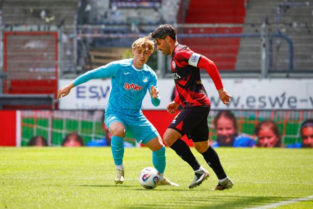 16.05.2026, xavx, Fussball 3.Liga, SV Wehen Wiesbaden - TSG Hoffenheim U23 v.l. Florian Bähr (TSG 1899 Hoffenheim II), Sascha Mockenhaupt (SV Wehen Wiesbaden) (DFL DFB REGULATIONS PROHIBIT ANY USE OF PHOTOGRAPHS as IMAGE SEQUENCES and or QUASI-VIDEO) Wiesbaden