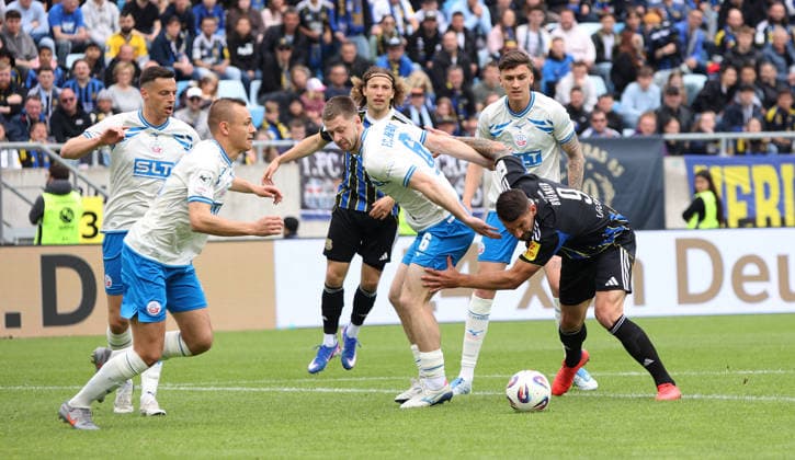 16.05.2026, Fussball, Herren, 3. Liga, Saison 2025 2026, 1. FC Saarbrücken - FC Hansa Rostock, Franz Pfanne (FC Hansa Rostock) Jonas Dirkner (FC Hansa Rostock) Kai Bruenker (1. FC Saarbruecken) Saarbrücken Ludwigsparkstadion Saarland Deutschland (DEU) Copyright: xFabianxKleerx
