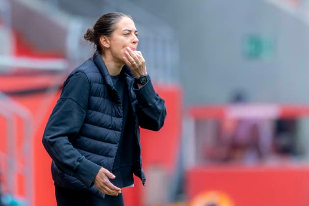 Ingolstadt, Deutschland 16. Mai 2026: 3. Liga - 2025 2026 - Sp. 38 - FC Ingolstadt 04 gegen SV Waldhof Mannheim Im Bild: Trainerin Sabrina Wittmann (FCI) pfeifft am Spielfeldrand DFB regulations prohibit any use of photographs as image sequences and or quasi-video Audi Sportpark Bayern Copyright: xFotostandx xSchäferx