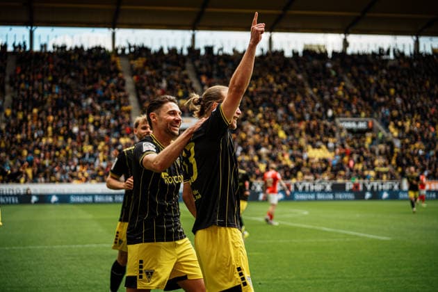 Deutschland: Fußball 3. Liga Männer 2025 - 2026, 38. Spieltag - TSV Alemannia Aachen vs TSV Havelse - Tivoli (Aachen): Tor Lars Gindorf (Alemannia Aachen, 23), Jubel, Emotionen, Freude, Herz, Sasa Strujic (Alemannia Aachen, 5) Copyright: xThiemoxRudolphx