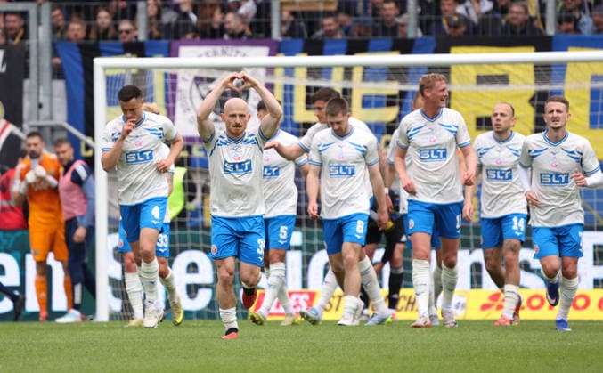 16.05.2026, Fussball, Herren, 3. Liga, Saison 2025 2026, 1. FC Saarbrücken - FC Hansa Rostock, Maximilian Krauß (FC Hansa Rostock) bejubelt sein Tor zum 0:1 Saarbrücken Ludwigsparkstadion Saarland Deutschland (DEU) Copyright: xFabianxKleerx
