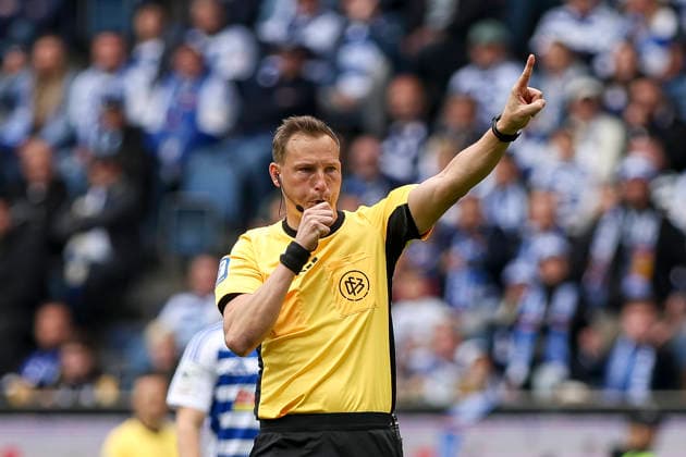 16.05.2026, GER, Fussball, Herren, 3. Liga, Saison 2025 2026, MSV Duisburg - Viktoria Köln Schiedsrichter Martin Petersen gestikuliert, Gestik und Mimik Duisburg schauinsland-reisen-Arena Nordrhein-Westfalen Deutschland Copyright: xAdrianxSchlüterx