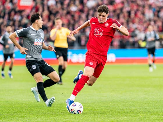 Jaka Cuber Potocnik (Rot-Weiss Essen, 09) mit Tempo am Ball, GER, SSV Ulm 1846 vs. Rot-Weiss Essen, Fussball, 3. Liga, Spielzeit 2025 2026, 16.05.2026, DFB DFL regulations prohibit any use of photographs as image sequences and or quasi-video. GER, SSV Ulm 1846 vs. Rot-Weiss Essen, Fussball, 3. Liga, Spielzeit 2025 2026, 16.05.2026 Ulm Copyright: xMichaelxSchmidt Eibner-Pressefotx EP_MST