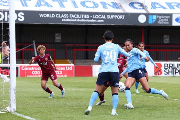 London, , 16th May 2026. Jade Rose of Manchester City Women scores to make it 1-0 during the West Ham United Women vs Manchester City Women Barclays Women s Super League match at Chigwell Construction Stadium, London. Picture credit should read: Paul Terry Sportimage EDITORIAL USE ONLY. No use with unauthorised audio, video, data, fixture lists, club league logos or live services. Online in-match use limited to 120 images, no video emulation. No use in betting, games or single club league player publications. SPI_015_PT_West_Ham_W_Man_City_W SPI-4804-0015