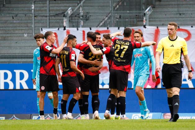 16.05.2026, xavx, Fussball 3.Liga, SV Wehen Wiesbaden - TSG Hoffenheim U23 v.l. Fatih Kaya (SV Wehen Wiesbaden) celebrate the goal, Der Torjubel zum 1:0 (DFL DFB REGULATIONS PROHIBIT ANY USE OF PHOTOGRAPHS as IMAGE SEQUENCES and or QUASI-VIDEO) Wiesbaden
