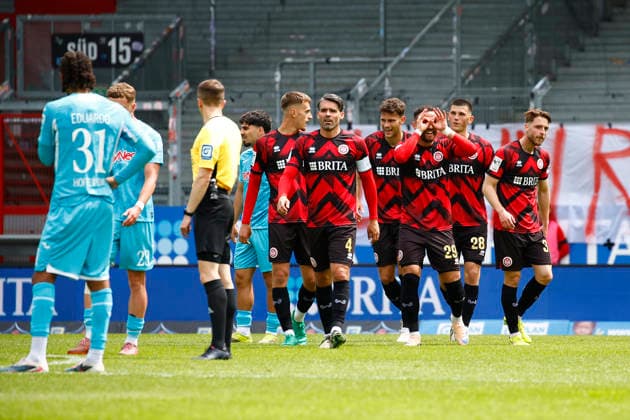 16.05.2026, xavx, Fussball 3.Liga, SV Wehen Wiesbaden - TSG Hoffenheim U23 v.l. Fatih Kaya (SV Wehen Wiesbaden) celebrate the goal, Der Torjubel zum 1:0 (DFL DFB REGULATIONS PROHIBIT ANY USE OF PHOTOGRAPHS as IMAGE SEQUENCES and or QUASI-VIDEO) Wiesbaden