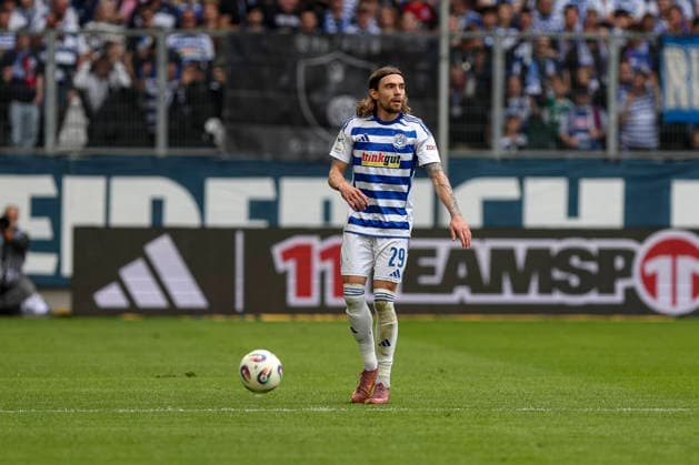 16.05.2026, GER, Fussball, Herren, 3. Liga, Saison 2025 2026, MSV Duisburg - Viktoria Köln Joshua Bitter (MSV Duisburg) in Aktion am Ball, Einzelaktion Duisburg schauinsland-reisen-Arena Nordrhein-Westfalen Deutschland Copyright: xAdrianxSchlüterx