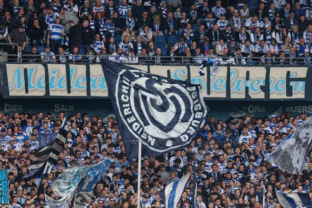 16.05.2026, GER, Fussball, Herren, 3. Liga, Saison 2025 2026, MSV Duisburg - Viktoria Köln die Fans vom MSV Duisburg mit Fahnen und Banner Duisburg schauinsland-reisen-Arena Nordrhein-Westfalen Deutschland Copyright: xAdrianxSchlüterx