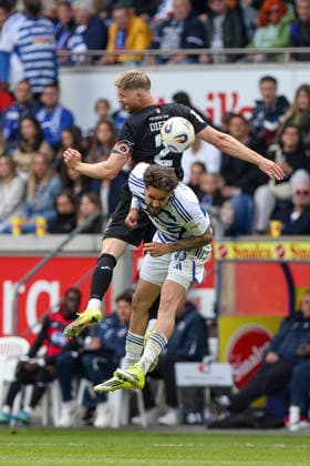 16.05.2026, GER, Fussball, Herren, 3. Liga, Saison 2025 2026, MSV Duisburg - Viktoria Köln Lars Dietz (Viktoria Köln) und Lex Tyger Lobinger (MSV Duisburg) im Kampf um den Ball Duisburg schauinsland-reisen-Arena Nordrhein-Westfalen Deutschland Copyright: xAdrianxSchlüterx