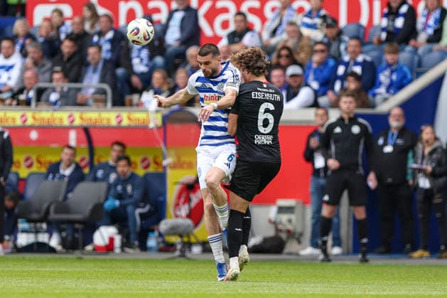 16.05.2026, GER, Fussball, Herren, 3. Liga, Saison 2025 2026, MSV Duisburg - Viktoria Köln Rasim Bulic (MSV Duisburg) und Tobias Eisenhuth (Viktoria Köln) im Kampf um den Ball Duisburg schauinsland-reisen-Arena Nordrhein-Westfalen Deutschland Copyright: xAdrianxSchlüterx