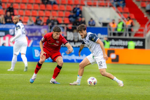 Ingolstadt, Deutschland 16. Mai 2026: 3. Liga - 2025 2026 - Sp. 38 - FC Ingolstadt 04 gegen SV Waldhof Mannheim Im Bild: v. li. im Zweikampf Georgios Antzooulas (FCI) und Vincent Thill (SVW) DFB regulations prohibit any use of photographs as image sequences and or quasi-video Audi Sportpark Bayern Copyright: xFotostandx xSchäferx