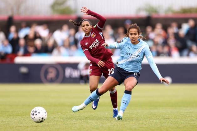 West Ham United v Manchester City WSL 16 May 2026, London - Women s Super League - West Ham United v Manchester City - Estelle Cascarino of West Ham United and Mary Fowler of Manchester City - Photo: Jacques Feeney Offside. London UK Copyright: xJacquesxFeeneyx xOffsidexOffside