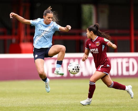 West Ham United v Manchester City WSL 16 May 2026, London - Women s Super League - West Ham United v Manchester City - Iman Beney of Manchester City and Ines Belloumou of West Ham United - Photo: Jacques Feeney Offside. London UK Copyright: xJacquesxFeeneyx xOffsidexOffside