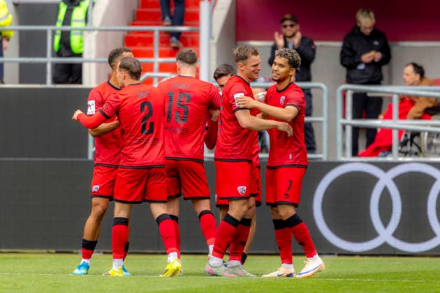 Ingolstadt, Deutschland 16. Mai 2026: 3. Liga - 2025 2026 - Sp. 38 - FC Ingolstadt 04 gegen SV Waldhof Mannheim Im Bild: in der Traube Torschütze Yann Sturm (FCI) jubelt nach seinem Tor zum 4:0 mit seinen Mannschaftskollegen, DFB regulations prohibit any use of photographs as image sequences and or quasi-video Audi Sportpark Bayern Copyright: xFotostandx xSchäferx