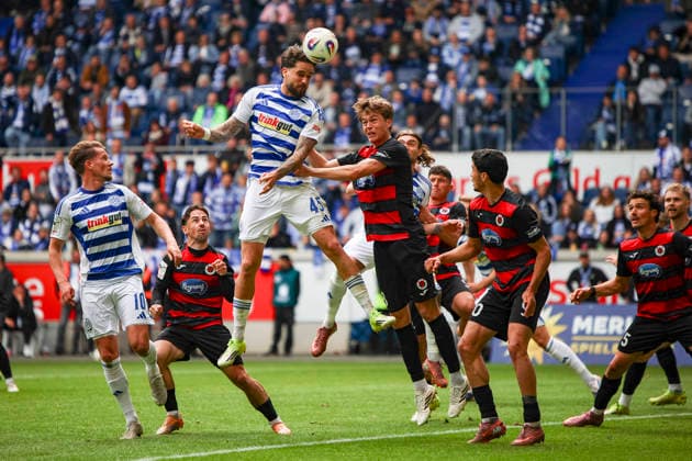 16.05.2026, GER, Fussball, Herren, 3. Liga, Saison 2025 2026, MSV Duisburg - Viktoria Köln Lex Tyger Lobinger (MSV Duisburg) mit der Vorlage zum 1:1 Duisburg schauinsland-reisen-Arena Nordrhein-Westfalen Deutschland Copyright: xAdrianxSchlüterx