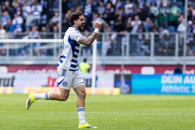 3.Liga: MSV Duisburg - FC Viktoria Köln; 16.05.2026 MSV Duisburg bejubelt das Tor, 1:1 durch Joshua Bitter (MSV Duisburg, 29) 3.Liga: MSV Duisburg - FC Viktoria Köln; Schauinsland-Reisen-Arena, Duisburg, 16.05.2026 DFB regulations prohibit any use of photographs as image sequences and or quasi video. Copyright: xBEAUTIFULxSPORTS Buriakovx