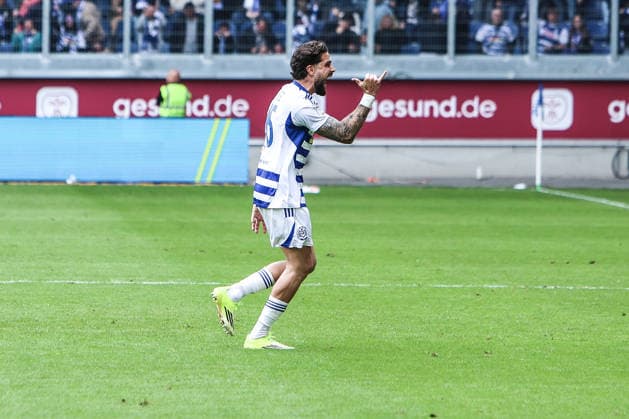 Fussball, 3.Liga Saison 2025 2026 38. Spieltag MSV Duisburg - FC Viktoria Köln 16.05.2026, schauinsland-reisen-arena Torjubel MSV Duisburg nach dem Tor zum 1-1 Ausgleich durch Joshua Bitter (MSV Duisburg, 29) Duisburg schauinsland-reisen-arena Nordrhein-Westfalen Deutschland