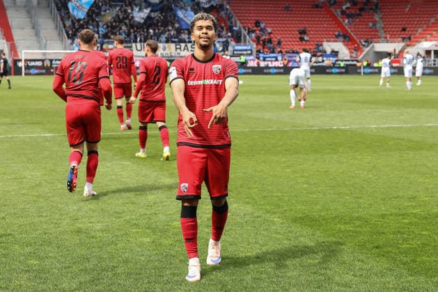 3. Liga; FC Ingolstadt 04 - SV Waldhof Mannheim; Yann Sturm (7, FCI) Tor Jubel Treffer 5:1, drittes Tor 3. Liga - FC Ingolstadt 04 Saison 2025 2026 SV Waldhof Mannheim;