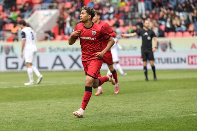 3. Liga; FC Ingolstadt 04 - SV Waldhof Mannheim; Yann Sturm (7, FCI) Tor Jubel Treffer 5:1, drittes Tor 3. Liga - FC Ingolstadt 04 Saison 2025 2026 SV Waldhof Mannheim;