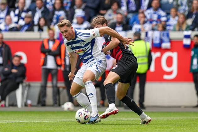 16.05.2026, GER, Fussball, Herren, 3. Liga, Saison 2025 2026, MSV Duisburg - Viktoria Köln Thilo Töpken (MSV Duisburg) und Tim Kloss (Viktoria Köln) im Kampf um den Ball Duisburg schauinsland-reisen-Arena Nordrhein-Westfalen Deutschland Copyright: xAdrianxSchlüterx
