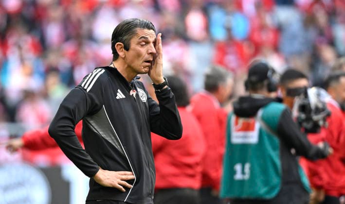 Emotion Traenen Schiedsrichter Referee Deniz Aytekin weint vor seinem letzten Bundesligaspiel Verabschiedung FC Bayern Muenchen FCB vs 1. FC Koeln 16.05.2026 DFL REGULATIONS PROHIBIT ANY USE OF PHOTOGRAPHS AS IMAGE SEQUENCES AND OR QUASI-VIDEO FC Bayern Muenchen FCB vs 1. FC Koeln